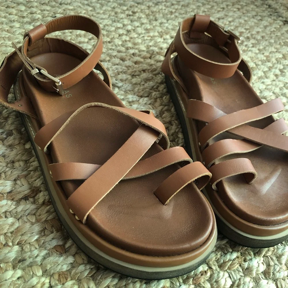 New: Alohas Buckle Up Leather Sandal in Tan. Size 41 - Picture 10 of 16